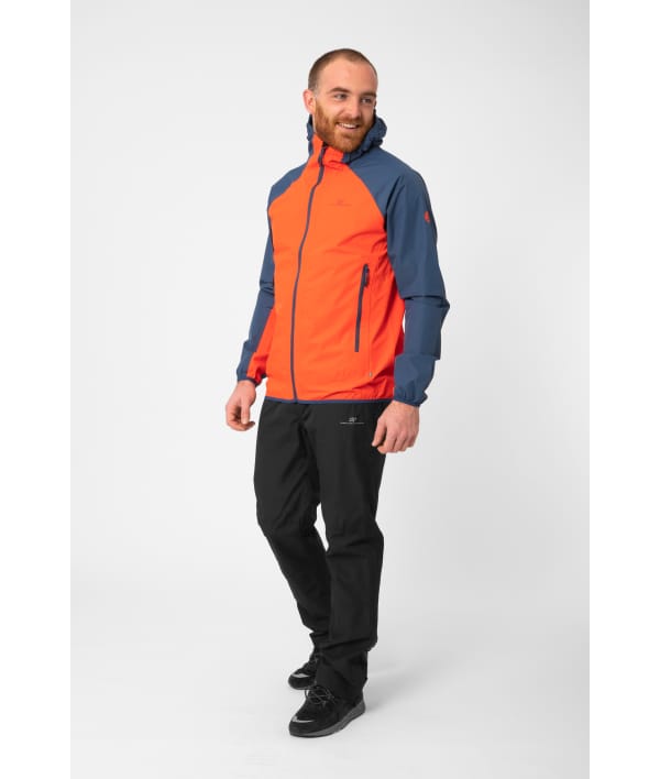 7513902 Klacken 25L Jacket black front